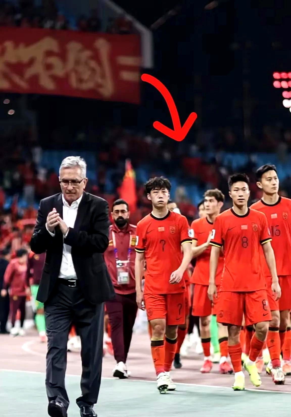 国王杯赛后再迎强敌，拜仁慕尼黑远射贴柱，主帅态度——媒体盛赞，资深球员宣示担当的简单介绍