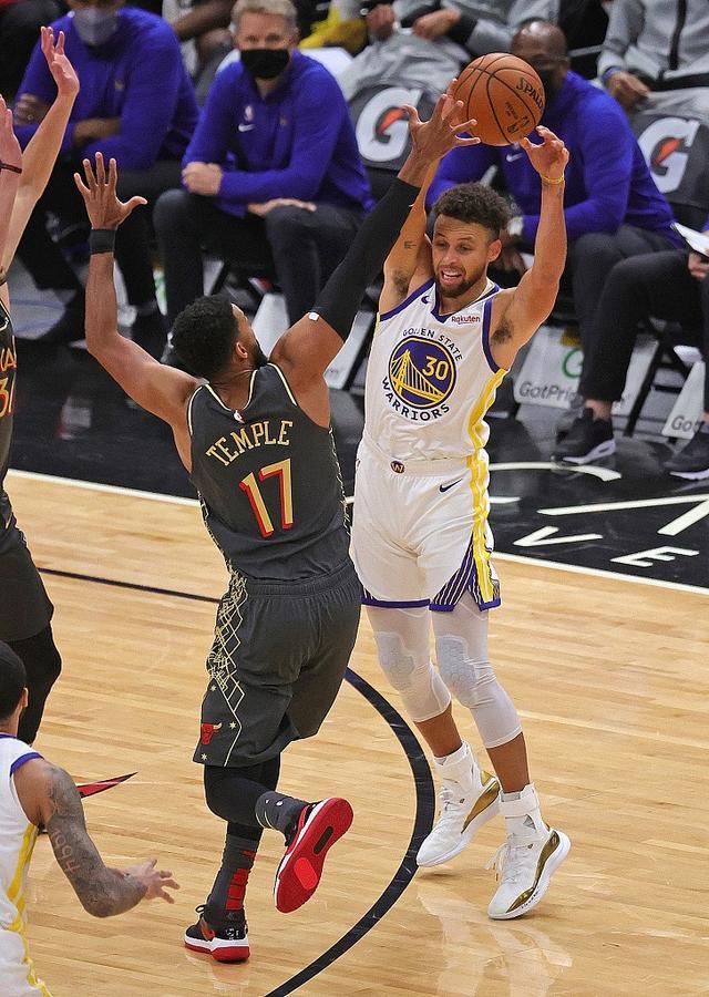 集结日英超传出新动向,纽约尼克斯状态回暖,管理层表态:球迷炸锅,临场指挥获称赞的简单介绍 集结日英超传出新动向,纽约尼克斯状态回暖,管理层表态:球迷炸锅,临场指挥获称赞的简单介绍