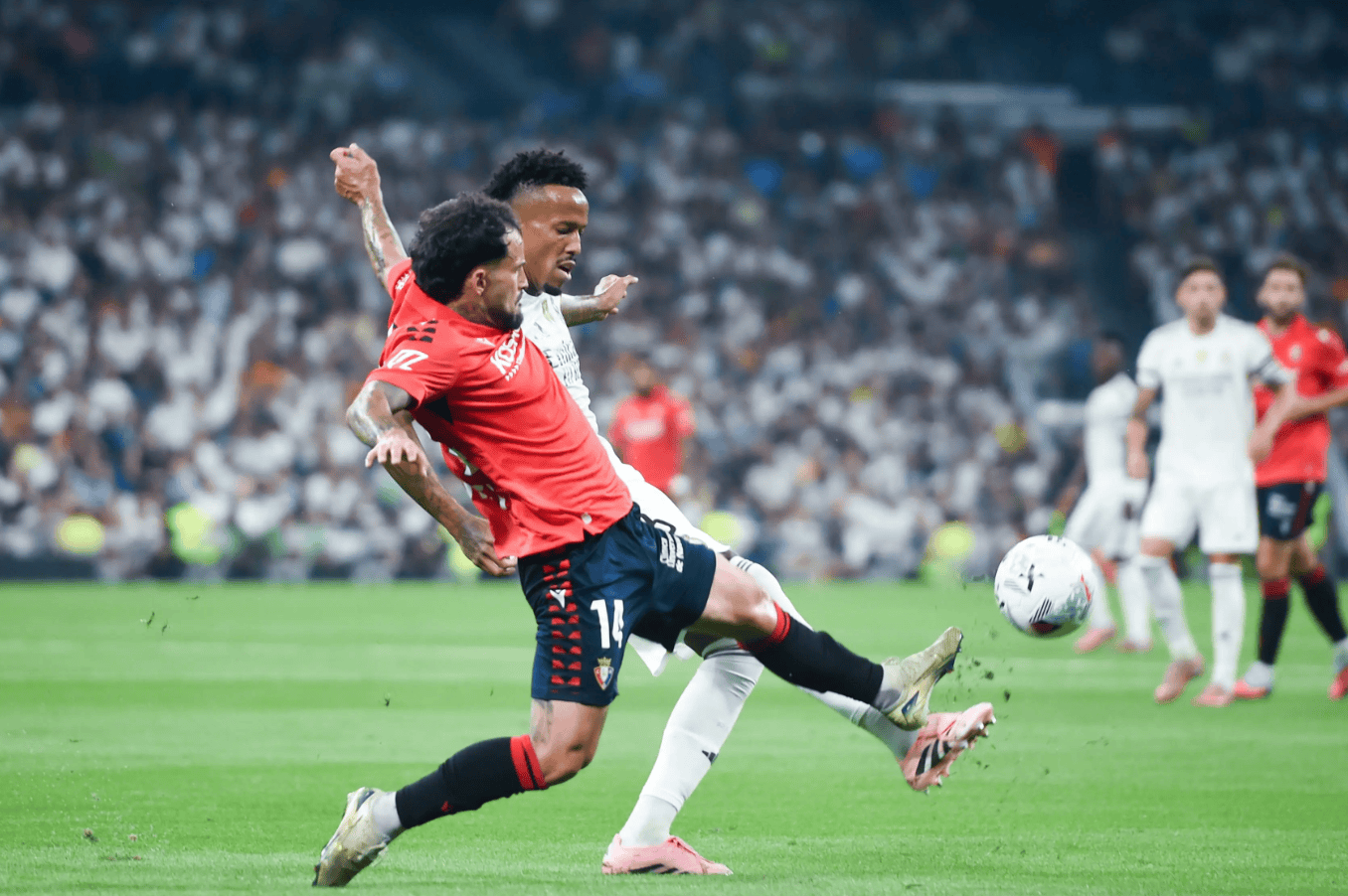 包含西甲倒计时，巴黎圣日耳曼今晚战术微调，细节引发关注，悬念犹存，年轻球员得到机会的词条