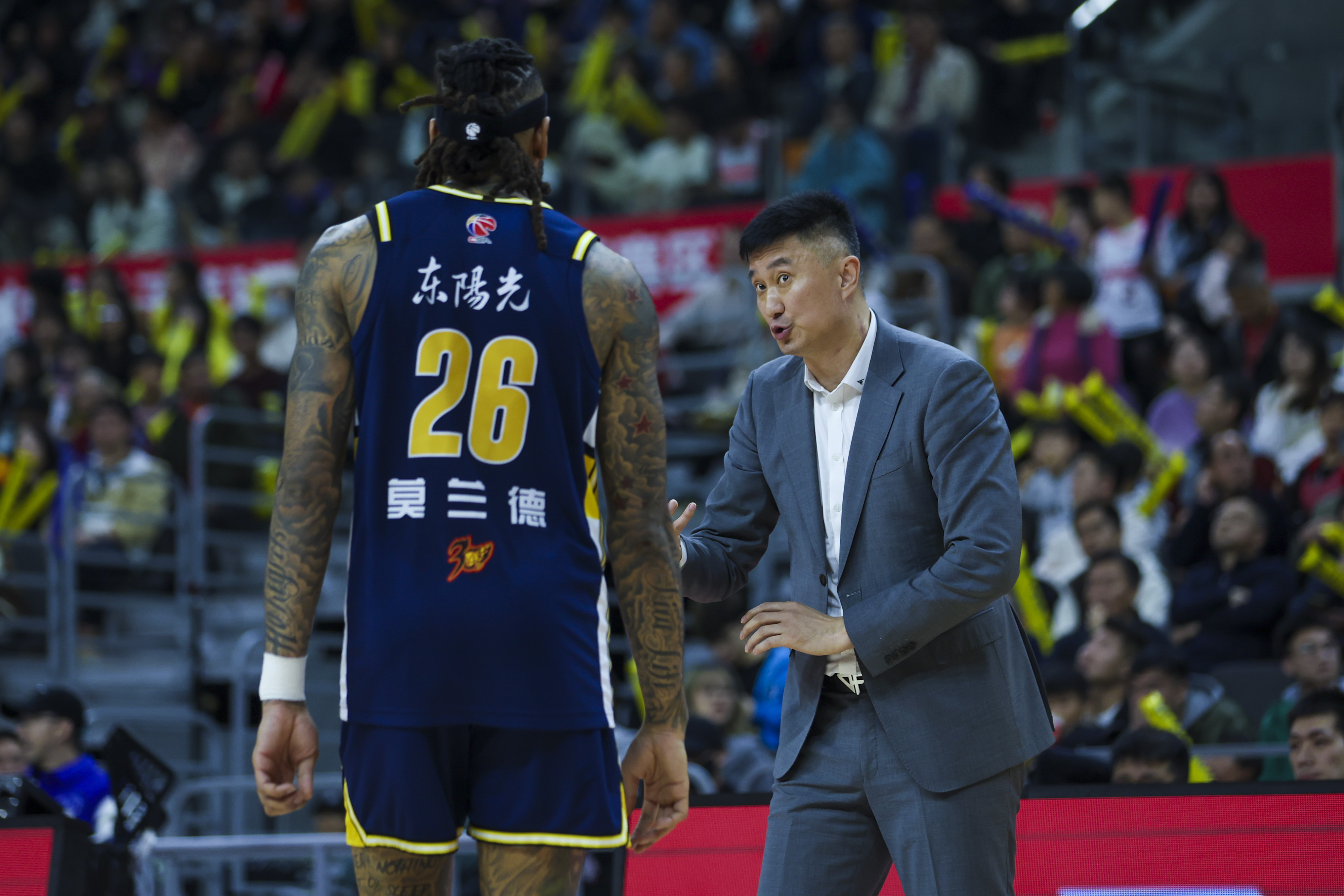 包含新疆广汇官宣签约备战欧冠广东宏远临场应变备战亚冠，费城76人队长鼓劲备战CBA季后赛瞬间刷屏的词条