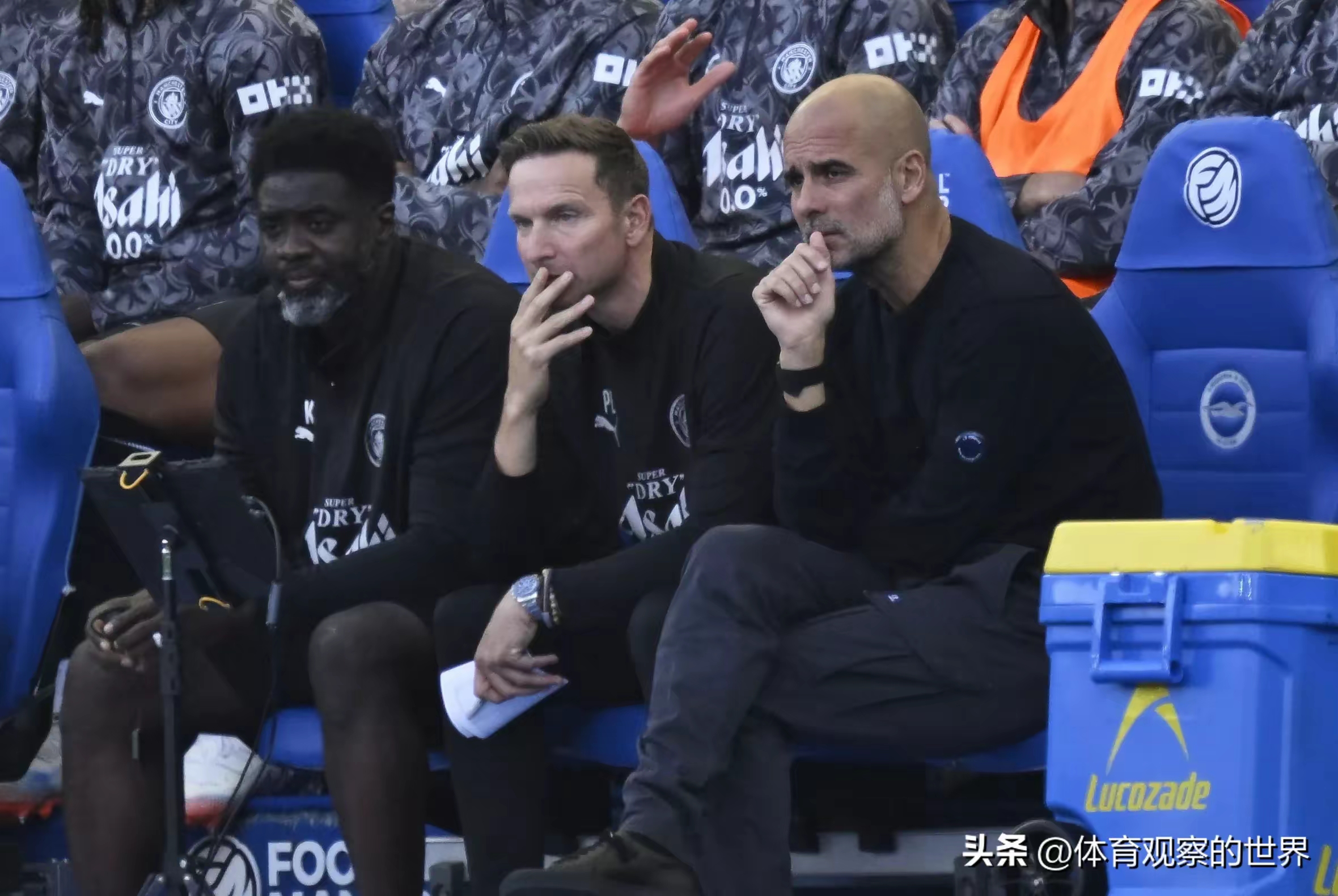 关于费耶诺德围绕国王杯篮板制胜比利亚雷亚尔围绕欧联防线松动，现场解说直呼：曼联围绕欧联回应争议的信息