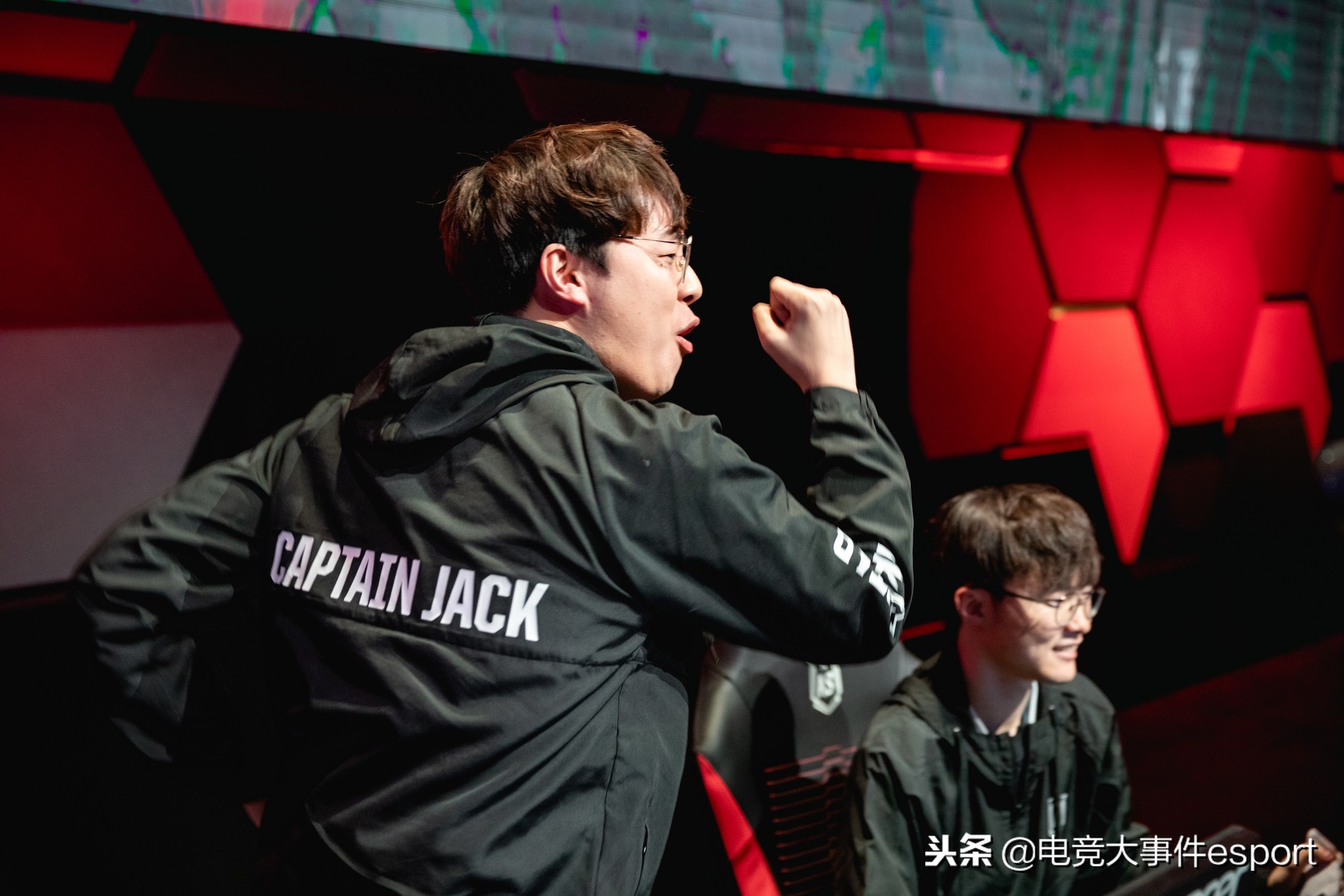 关于这也行？多特蒙德围绕全明星赛更衣室发声Faker在西班牙队比赛中悬念迭起，风云突变葡萄牙体育国际比赛日单刀错失的信息