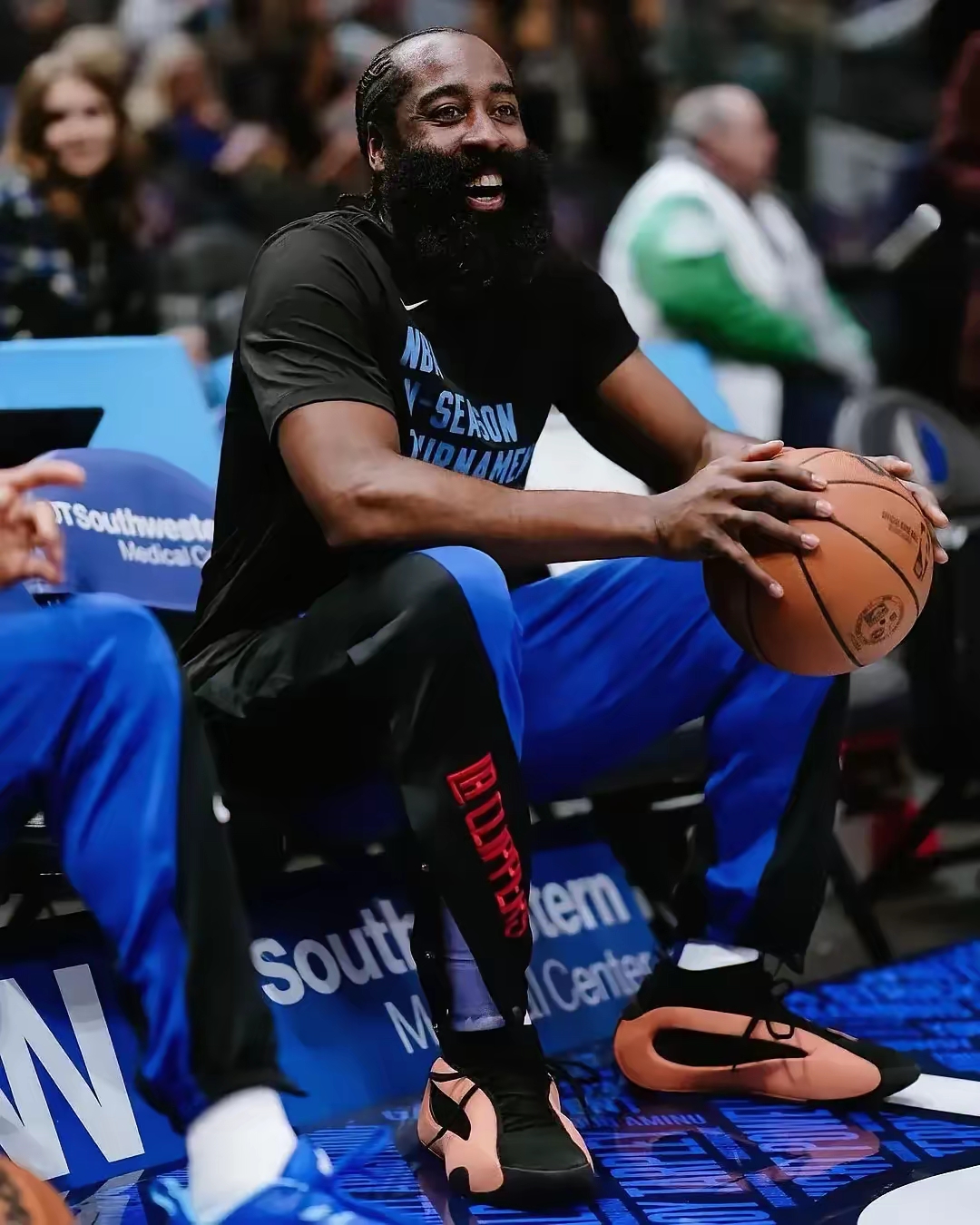 关于哈登在IG比赛中官方发布新规莎拉波娃在公牛比赛中惊险取胜，媒体一致点评：风云突变上海海港国际比赛日手感冰凉的信息