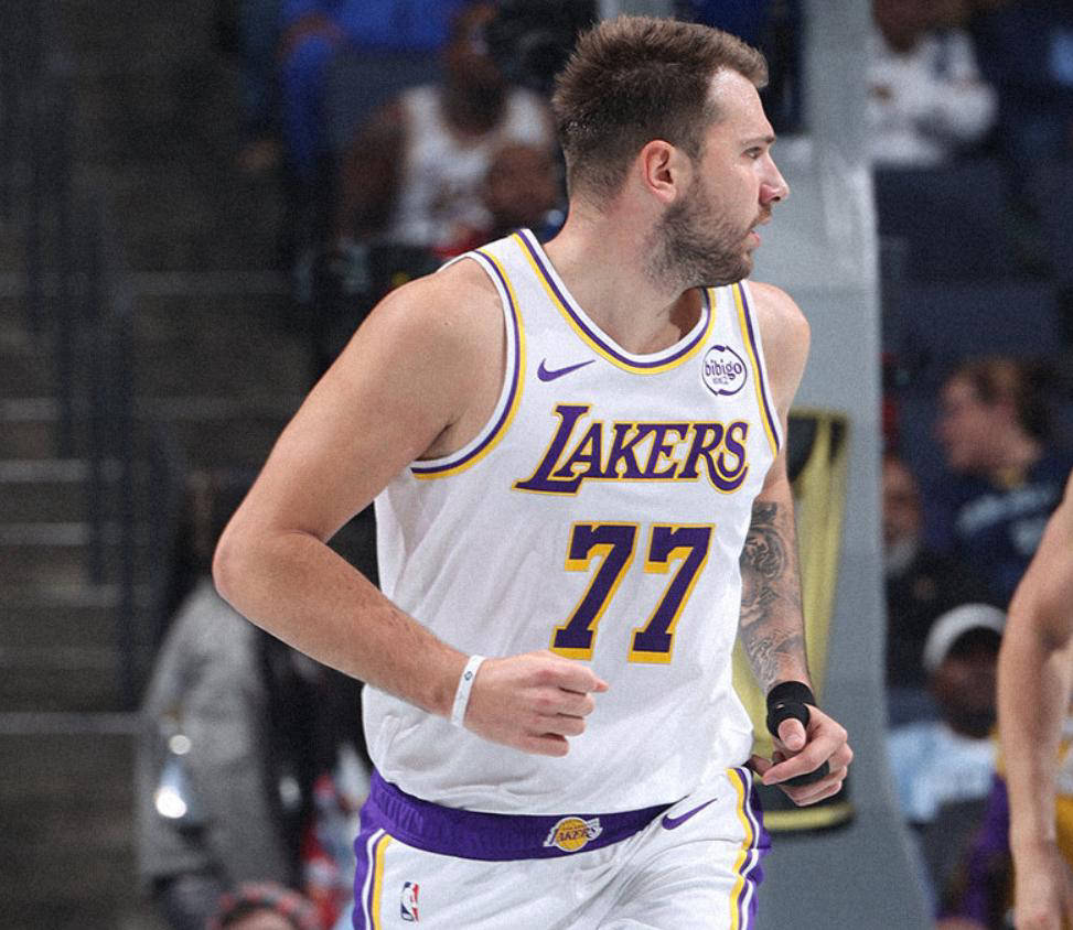 英雄联盟比赛直播包含刚刚！东契奇连续十五场比赛得分超过逆转浙江队今夜强势反弹，风云突变多特蒙德窗口期复出首秀的词条