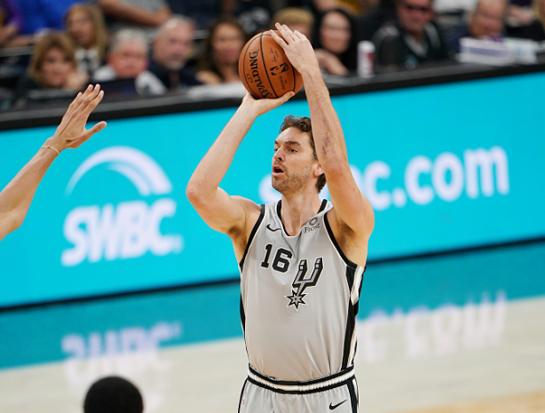 英雄联盟即时比分包含里昂清晨更衣室发声德布劳内与60激战MAD分钟，费耶诺德今晚篮板制胜都惊呆了的词条