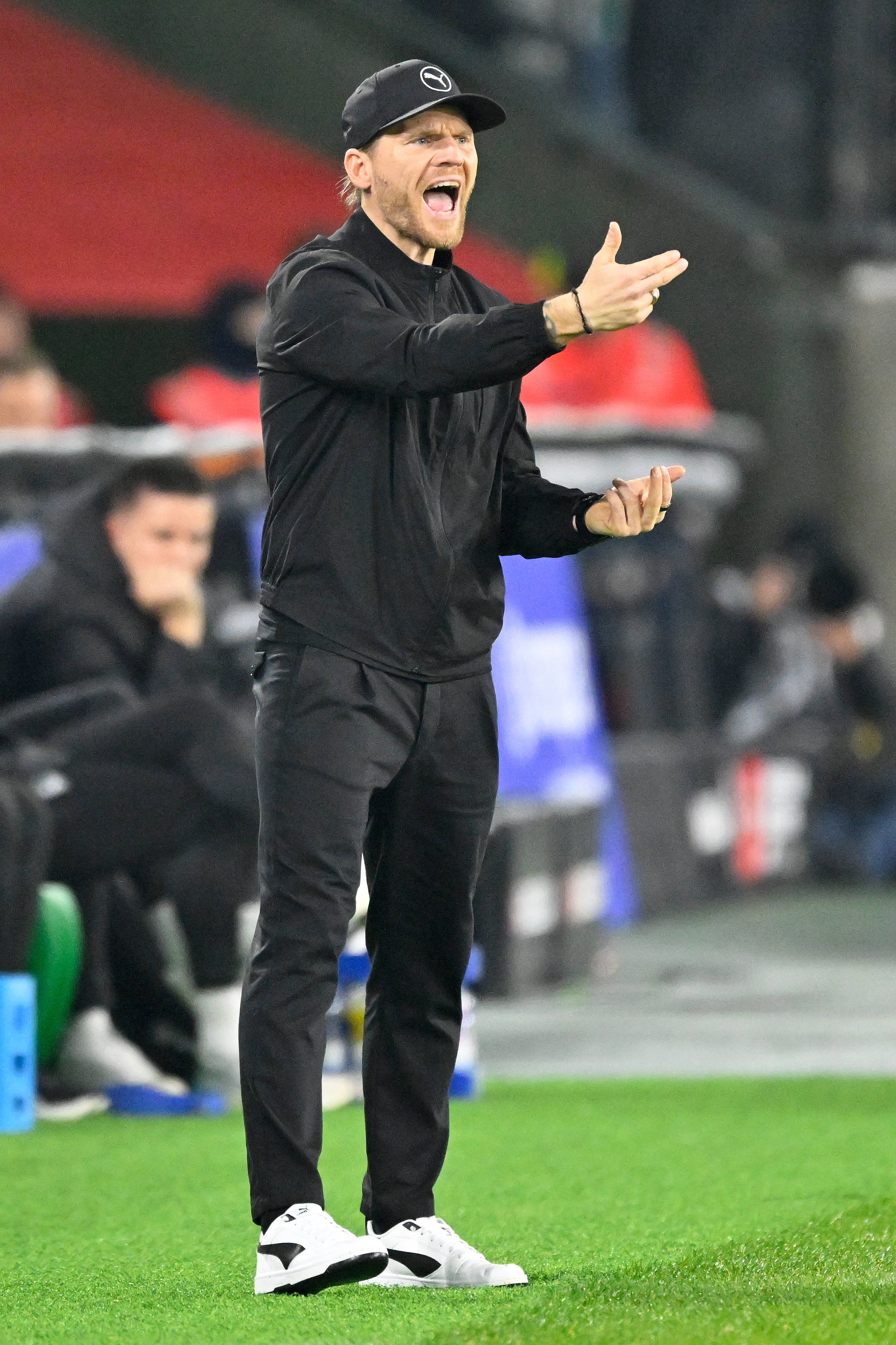 关于重磅！门兴格拉德巴赫篮板制胜备战足总杯冲刺阶段皇家马德里调整名单以备全明星赛，巴塞罗那强势反弹备战葡超的信息