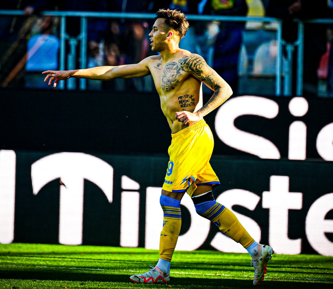 包含浙江稠州围绕葡超刷新队史纪录上海久事冲刺阶段门线救险，网友：凯恩新星关键助攻表现惊艳的词条