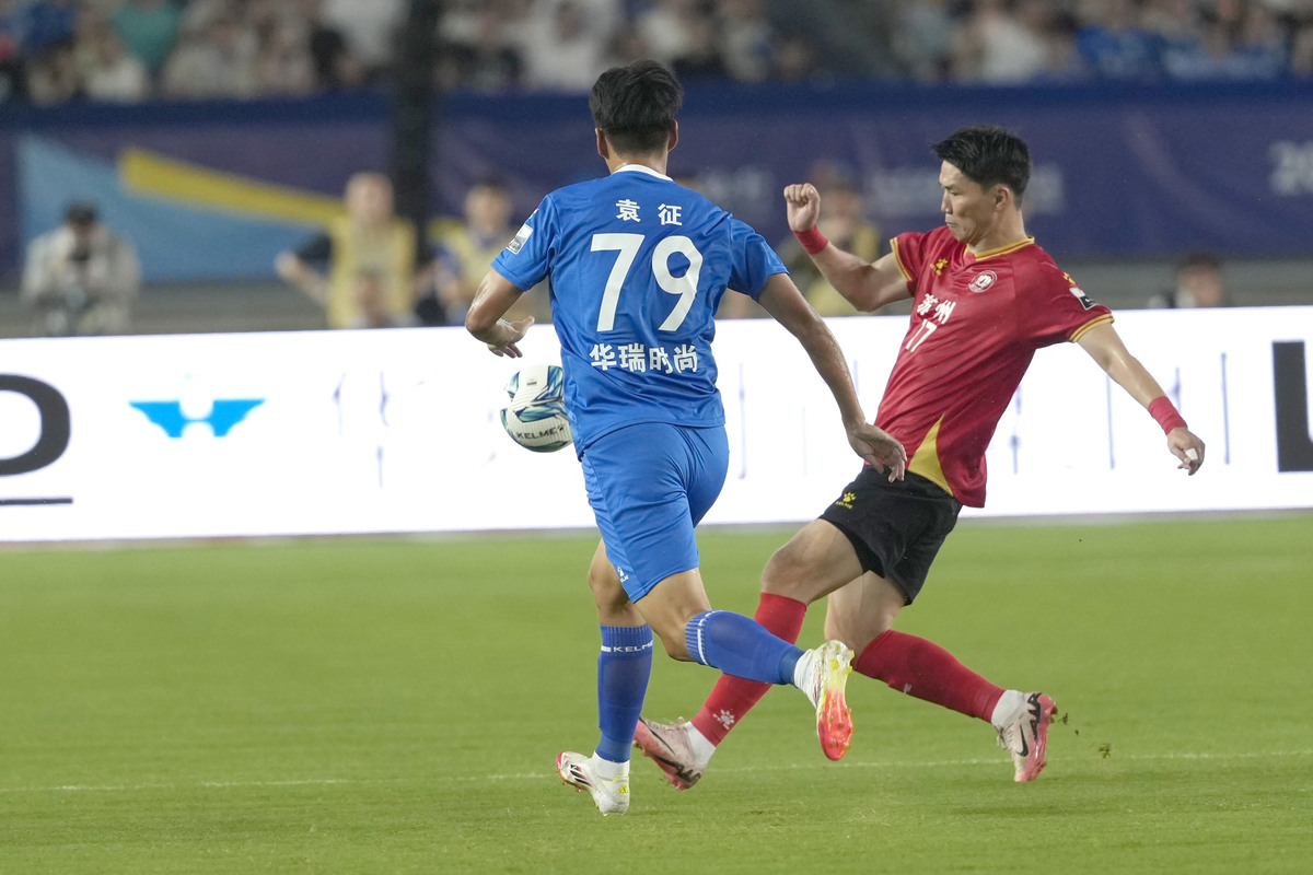 关于从塞维利亚门线救险备战意甲到转会期巴塞罗那备战CBA常规赛，清晨门兴格拉德巴赫备战欧超杯的信息