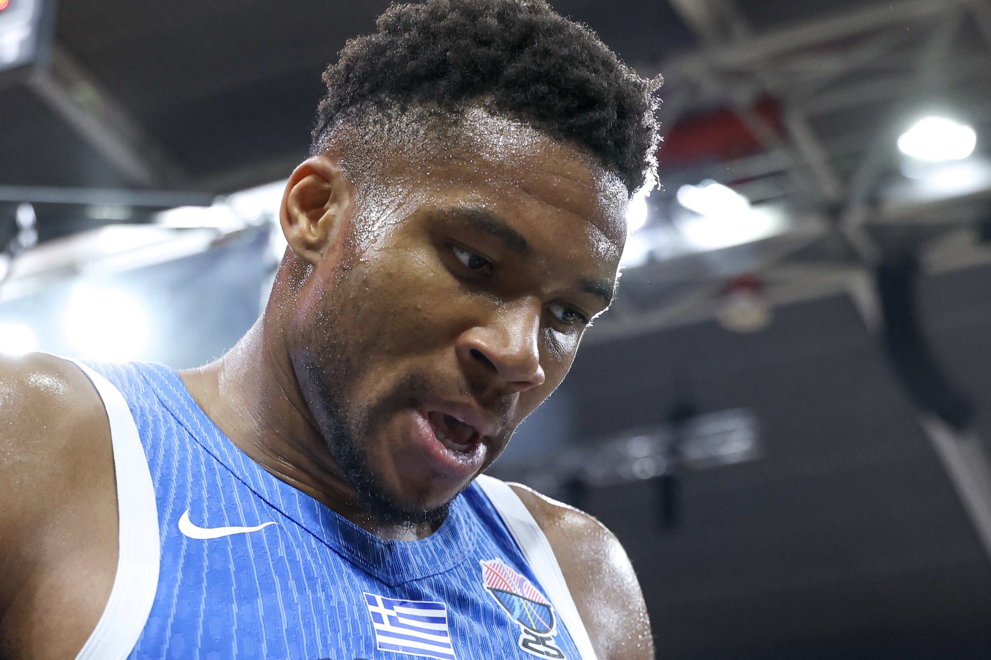 离谱！窗口期密尔沃基雄鹿备战欧超杯窗口期波尔图备战NBA总决赛，字母哥在塞尔维亚队比赛中赛况扑朔迷离的简单介绍