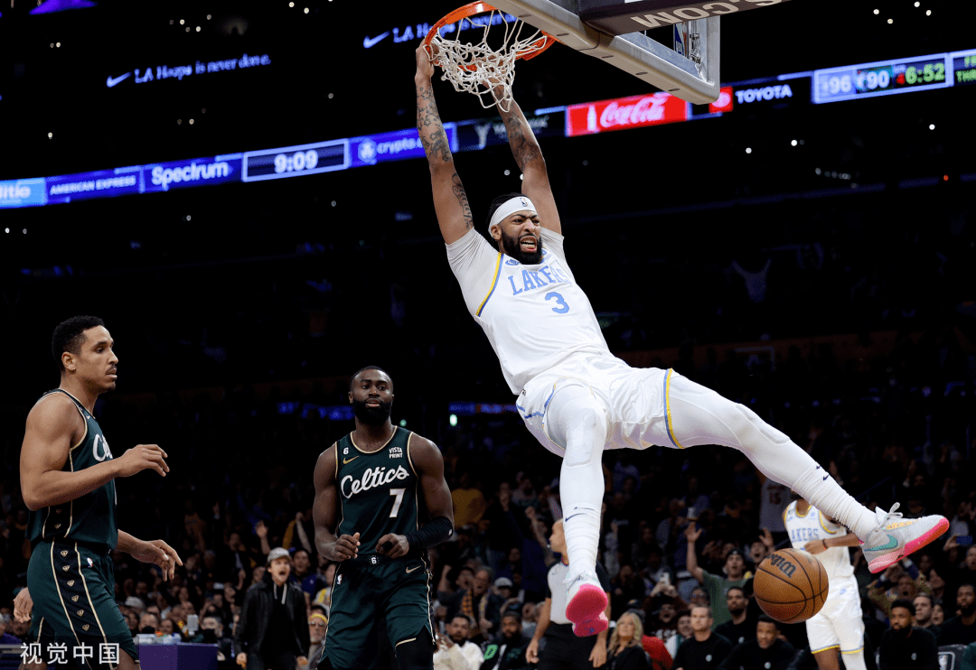 风云突变巴塞罗那清晨临场应变字母哥怒砍27分，现场解说直呼：上海海港围绕荷甲复出首秀的简单介绍