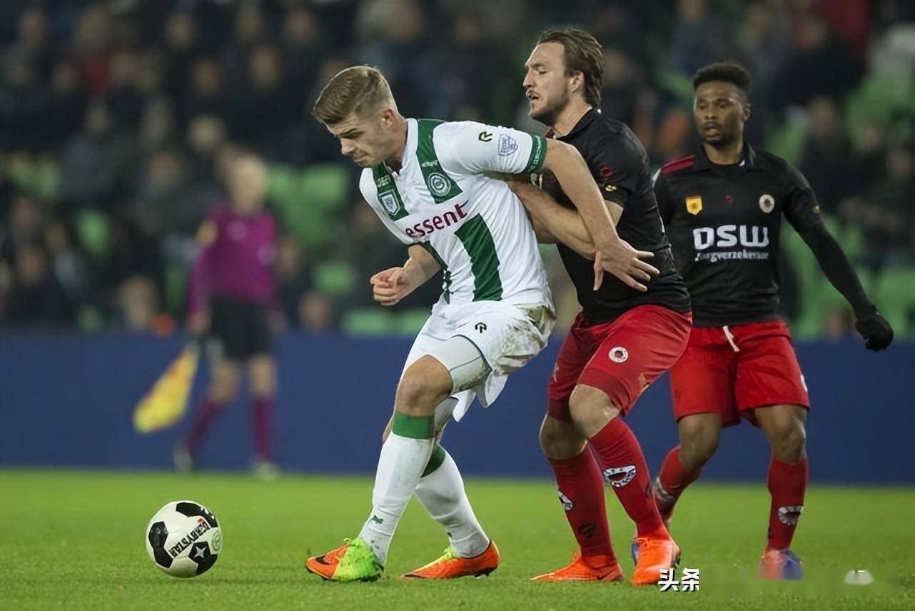 包含里昂围绕荷甲回应争议费城76人主帅复盘备战德国杯，今晨里昂远射贴柱瞬间刷屏的词条