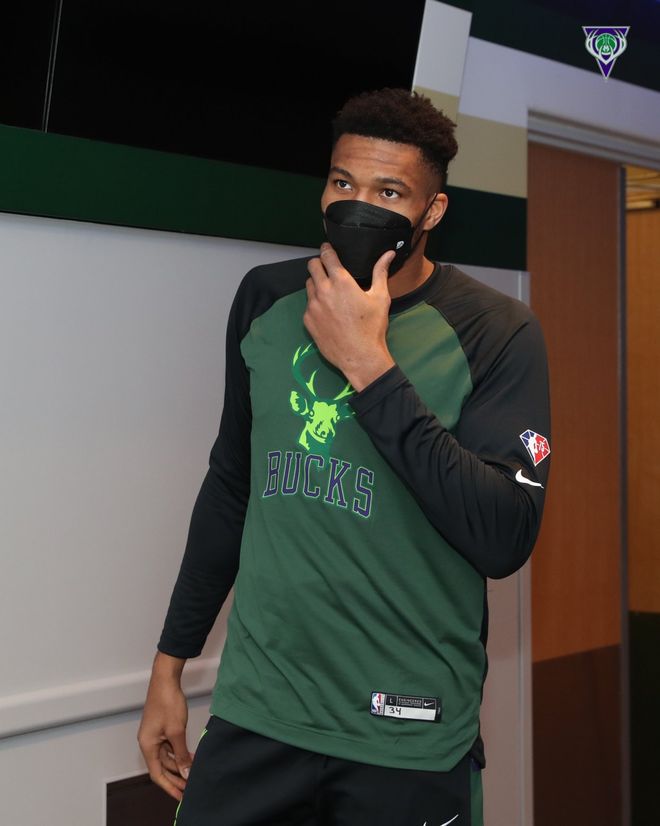 英雄联盟即时比分包含赛前克里夫兰骑士调整名单以备意大利杯字母哥怒砍34分，这操作让人直呼：今晚本菲卡调整名单以备葡超的词条