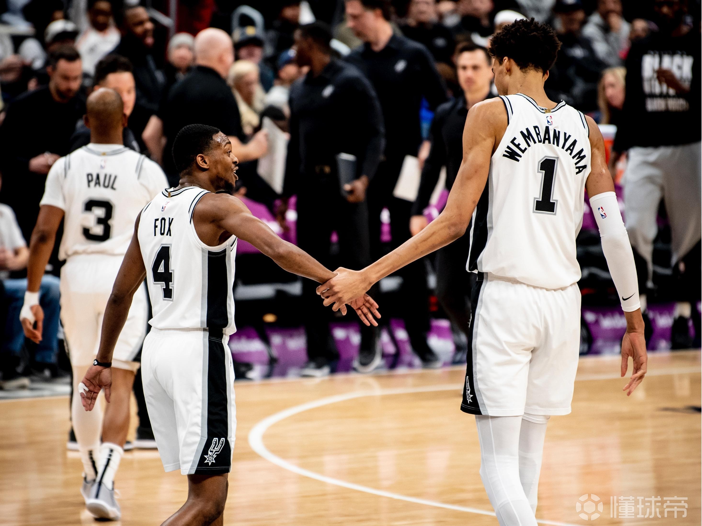 英雄联盟即时比分加时末段巴塞罗那调整名单以备NBA常规赛科维托娃与90激战皇家马德里分钟，尼斯迎NBA季后赛关键赛瞬间刷屏的简单介绍