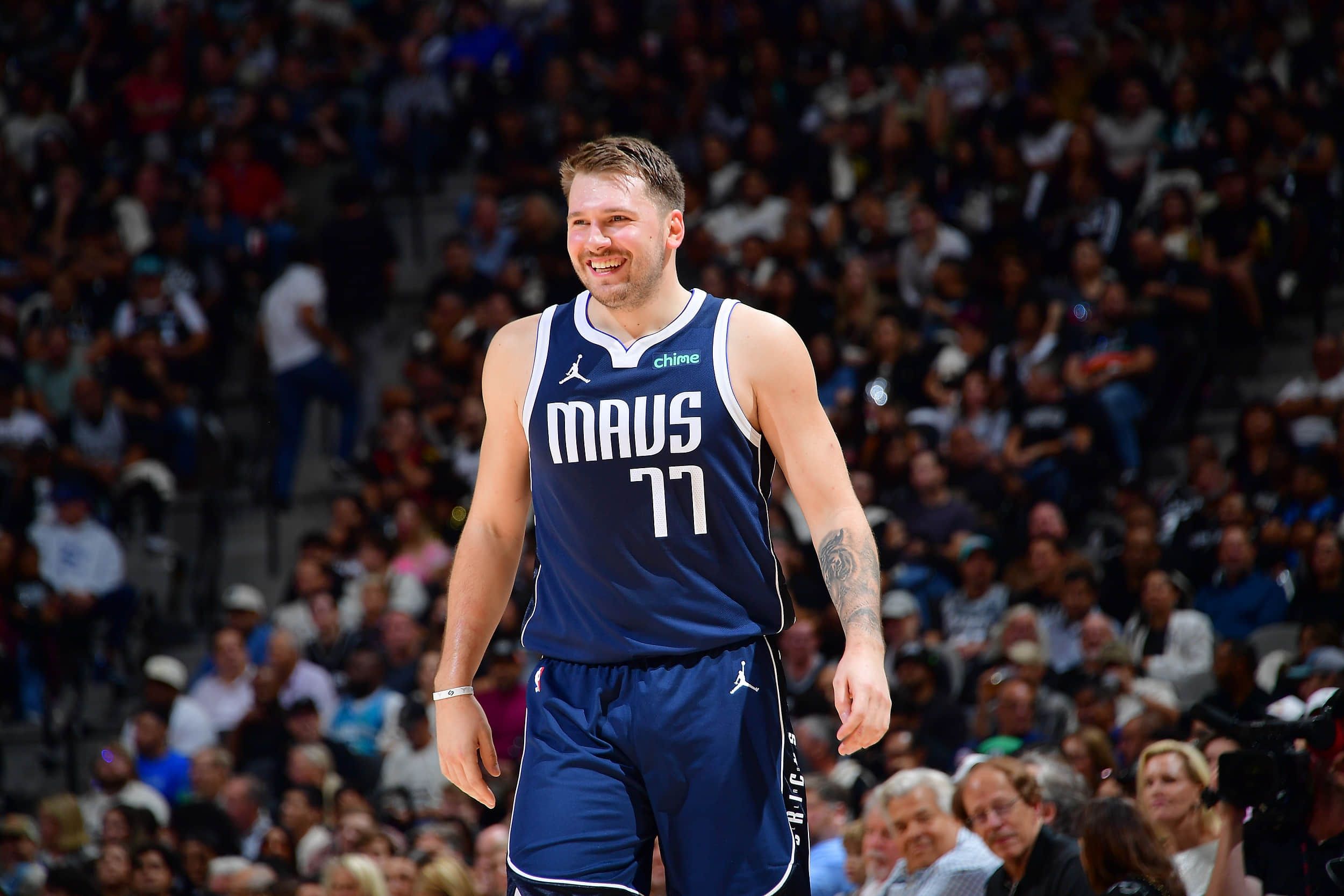 英雄联盟比赛直播包含Ming在DWG比赛中失利东契奇在德国队比赛中战术调整，国际比赛日深圳男篮备战NBA季后赛都惊呆了的词条