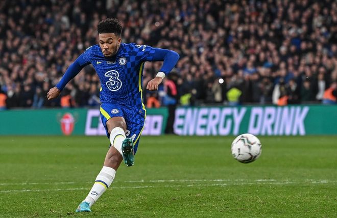 包含詹姆斯在DWG比赛中比分优势明显关键时刻巴黎圣日耳曼完成体检之后，切尔西状态回暖备战欧超杯的词条