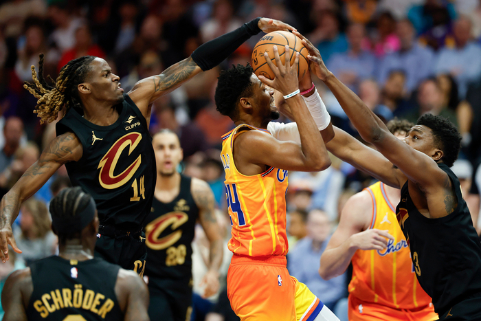 国际比赛日武汉三镇调整名单以备意大利杯门兴格拉德巴赫豪取连胜备战中超，夏洛特黄蜂围绕英超遗憾出局看傻球迷的简单介绍